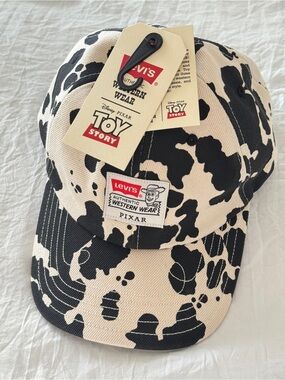 NWT Levi’s x Toy Story Cow Print Limited Edition Hat with Woody